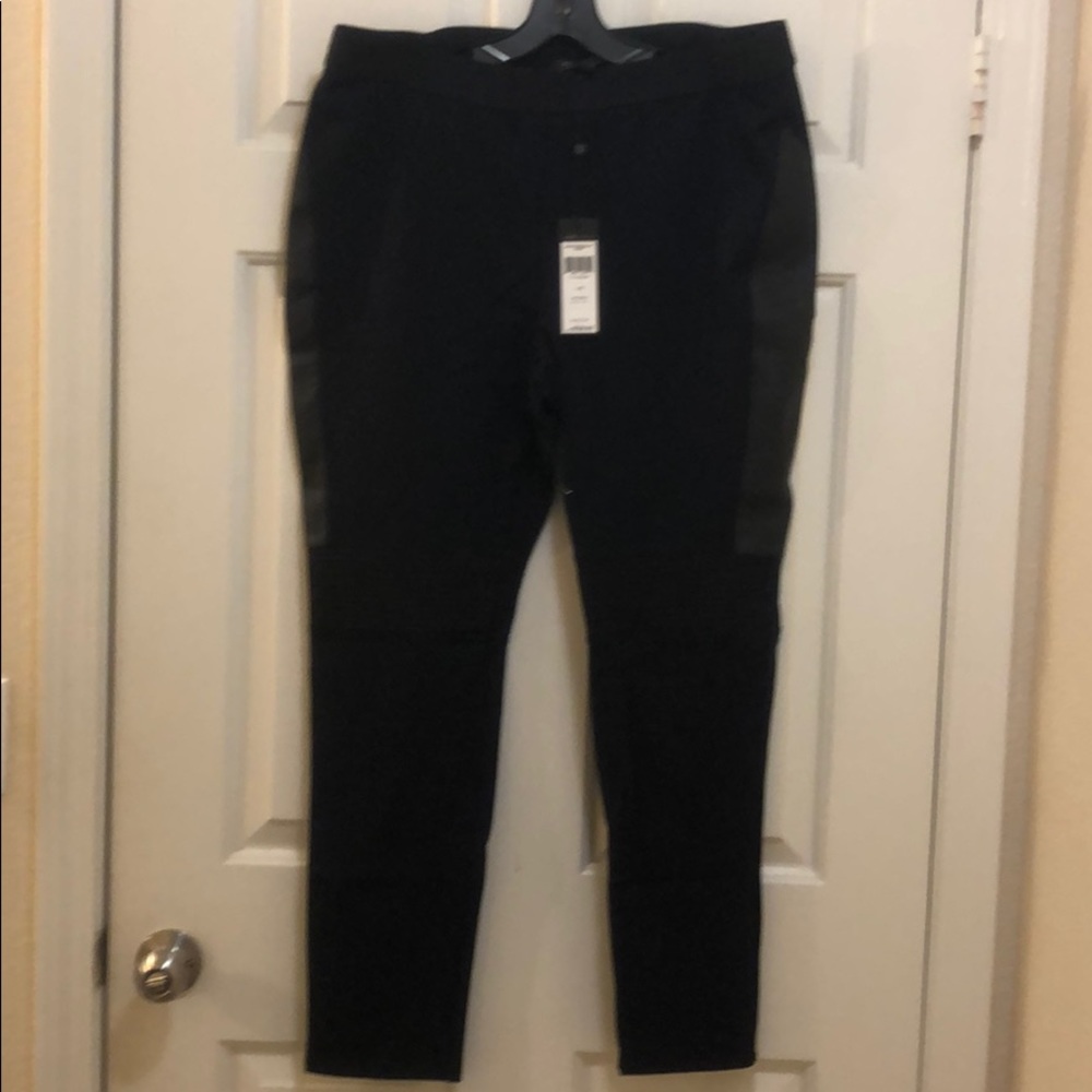 Black stretch pans